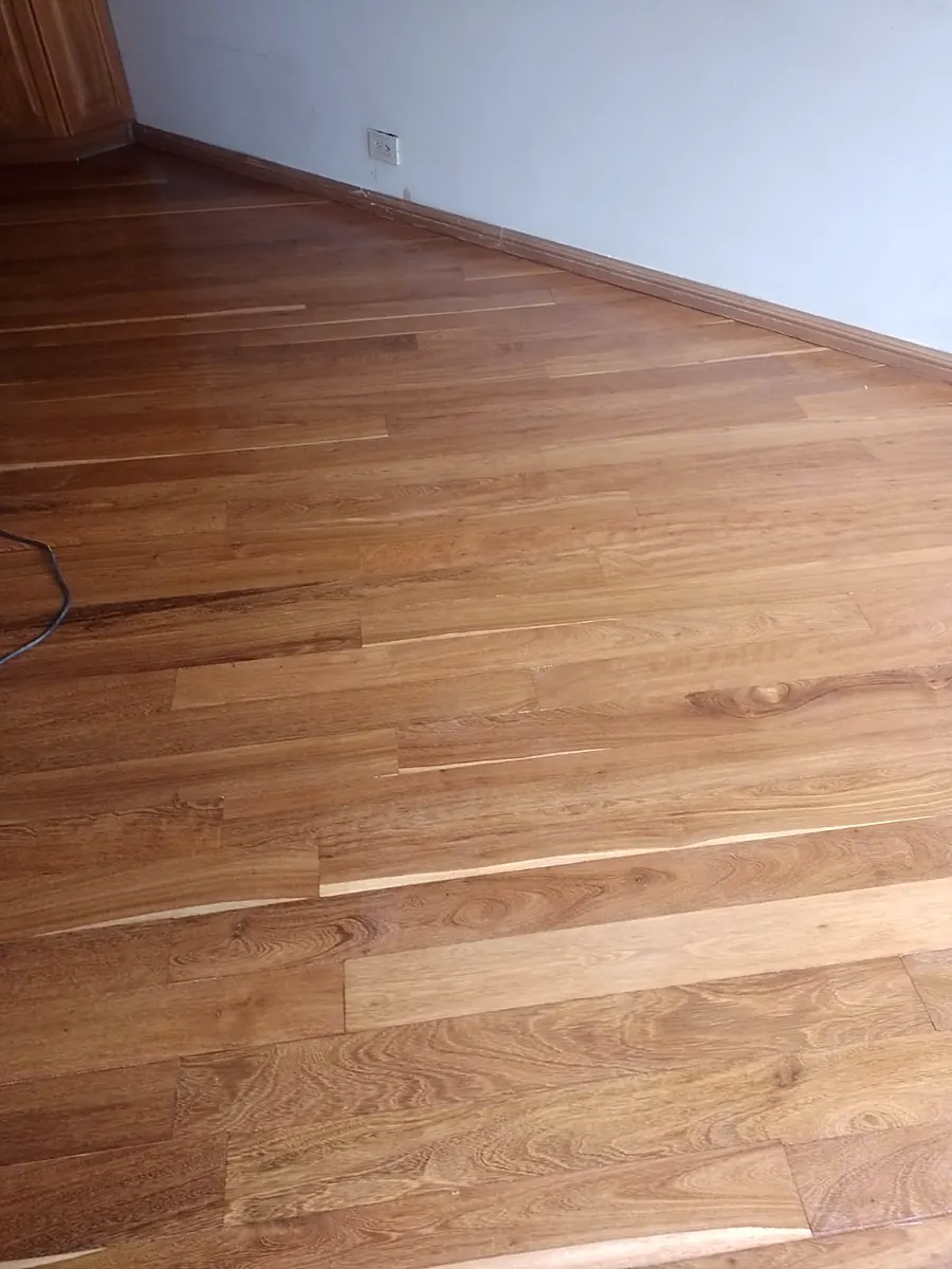 Piso en madera natural